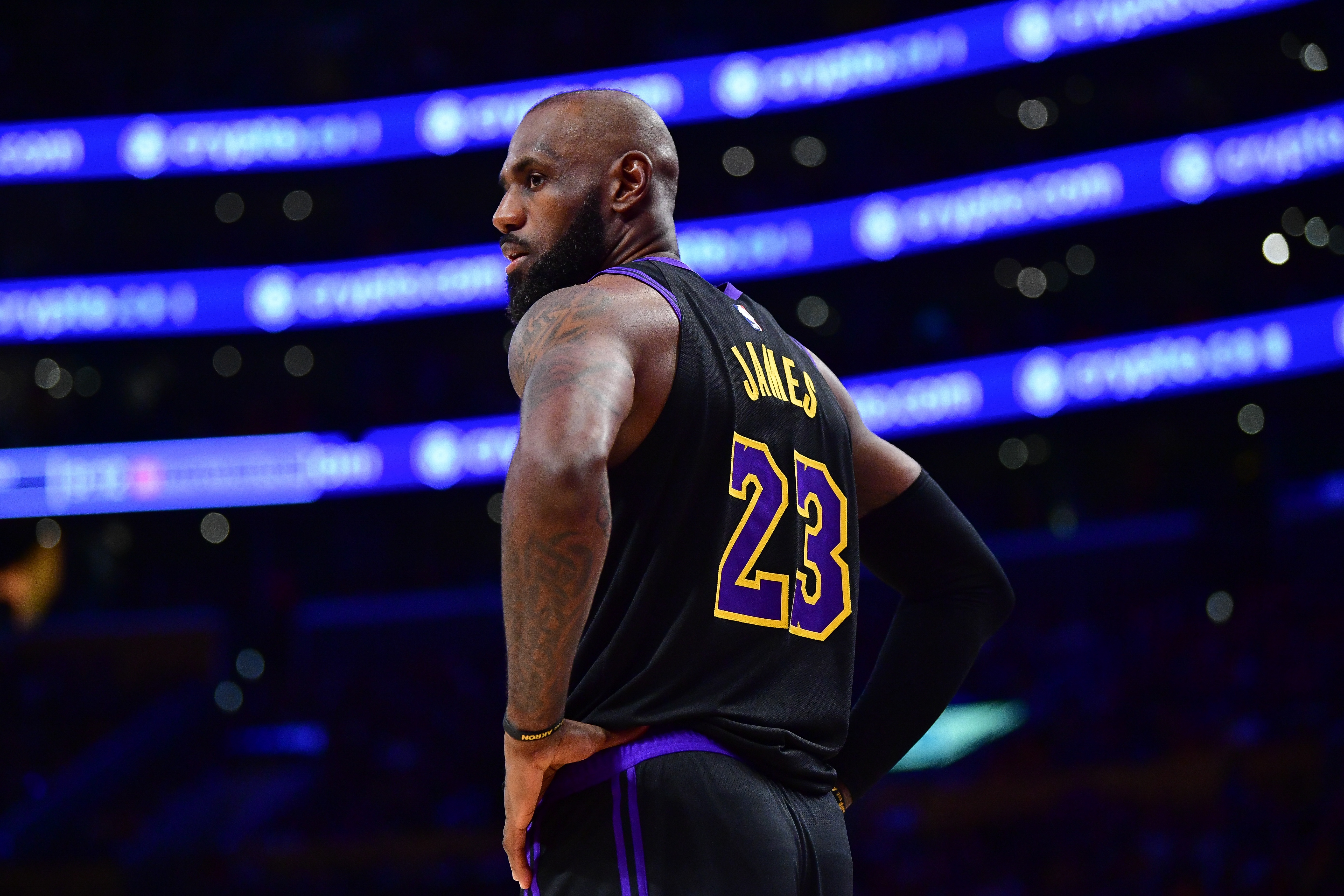 ESPN名记曝詹姆斯降薪前提：湖人需阐明资金用途，球队未回应