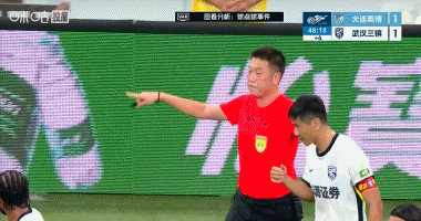 半场战报：卡迪斯传射造点，武汉三镇2-1逆转大连英博