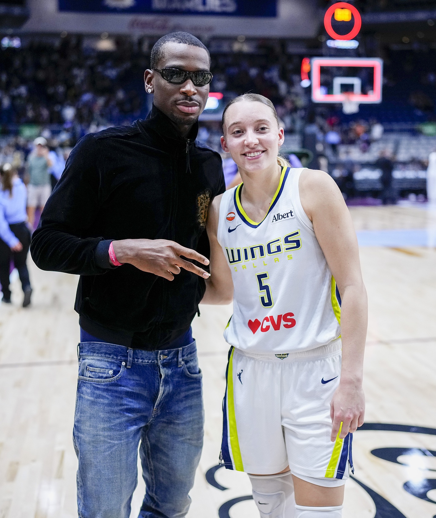 亚历山大现场观战WNBA 多伦多节奏主场76-89不敌飞翼 李月汝4分24秒零出手