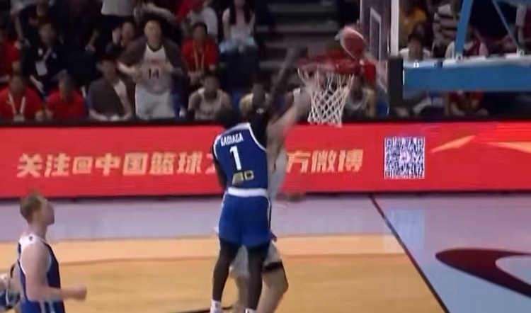郭艾伦赛后点评阿巴西：只有黑人皮肤，无黑人身体与技术
