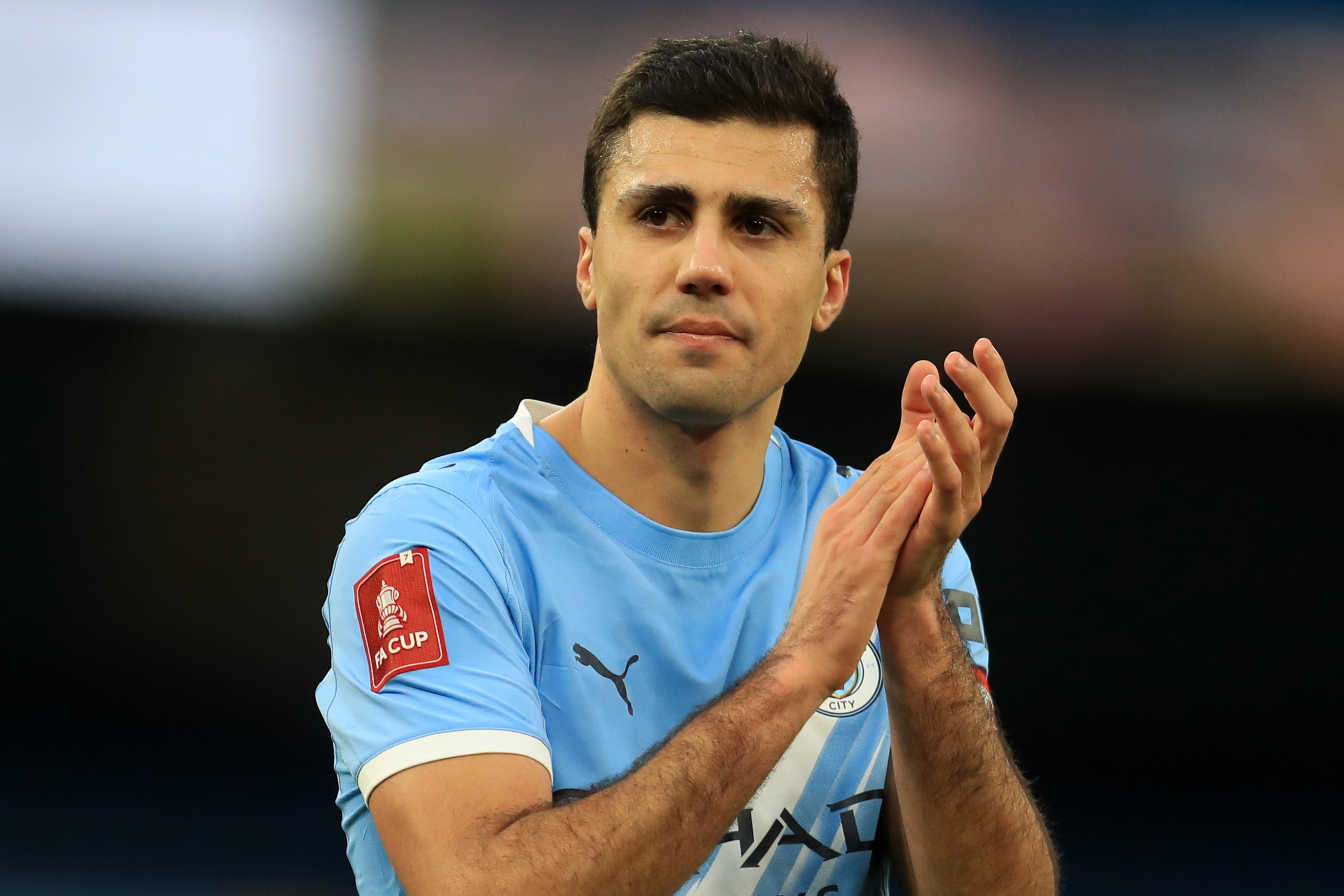 皇马暂搁罗德里计划，曼城续约主动权在球员手中