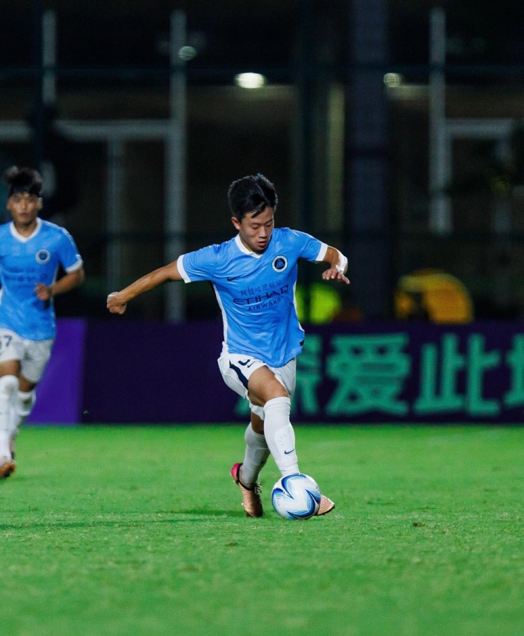刘志鹏抢断门将送助攻 深圳新鹏城U20主场2比1逆转陕西联合U20 刘志鹏抢断门将送助攻 深圳新鹏城U20主场2比1逆转陕西联合U20