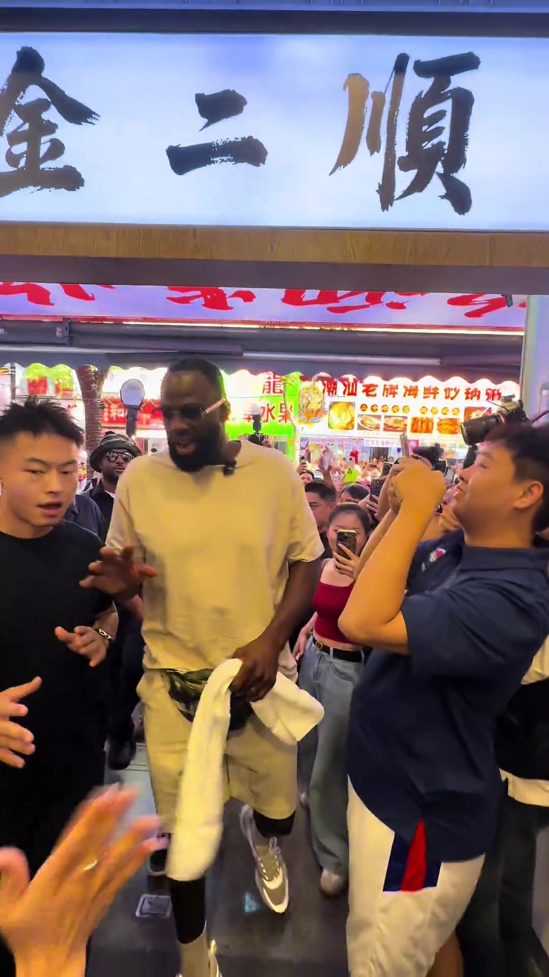 砂煲大的肉丸见过没？追梦拿牛肉丸打乒乓球 致敬星爷《食神》