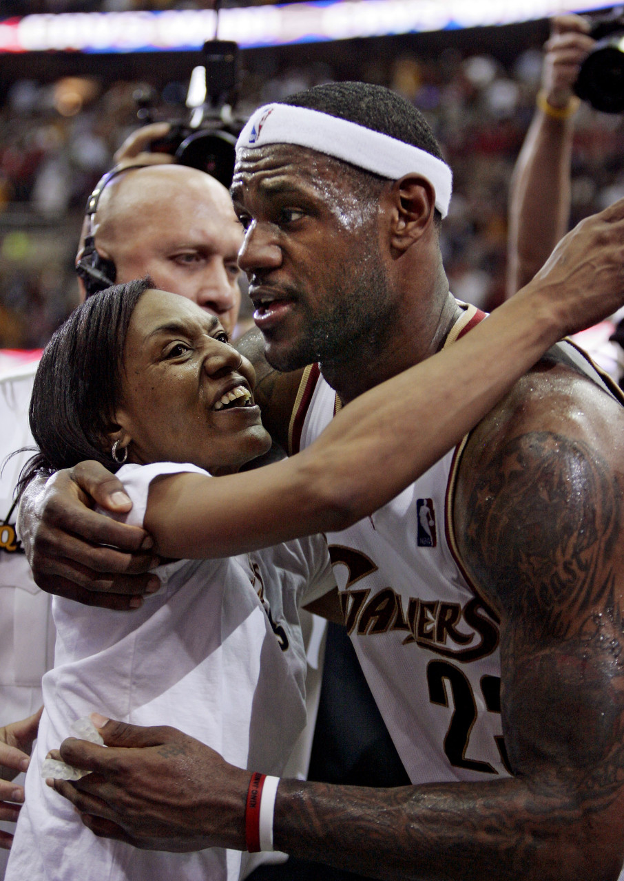 德隆蒂·韦斯特:无家可归时詹姆斯妈妈会给我妈打电话 让我振作 德隆蒂·韦斯特:无家可归时詹姆斯妈妈会给我妈打电话 让我振作