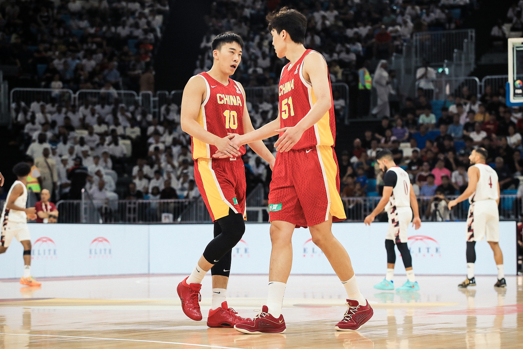 媒体人：中国男篮整体问题不大 下半场保持自己的进攻状态就OK