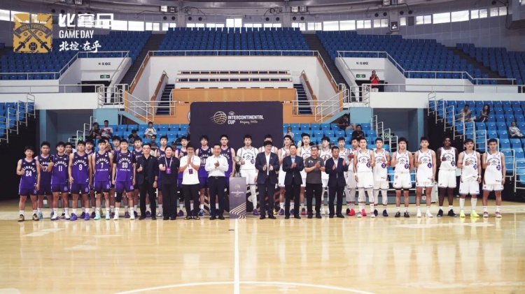 北控男篮造访百年名校 为备战洲际杯鸣响前奏曲 北控男篮造访百年名校 为备战洲际杯鸣响前奏曲